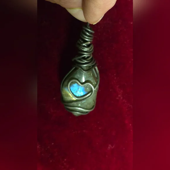 Wire Wrapped Stone Labradorite Pendant Necklace - Picture 4 of 10